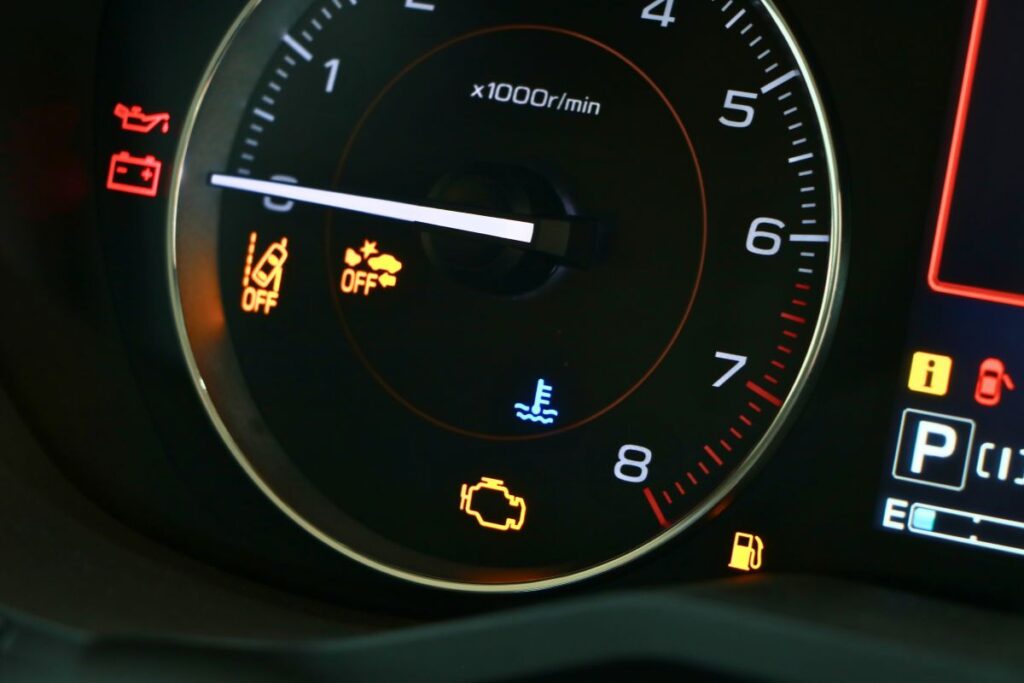 aiguille température moteur monte et descend