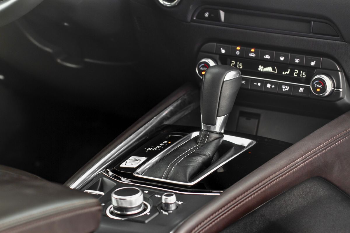 voiture automatique qui recule dans une pente